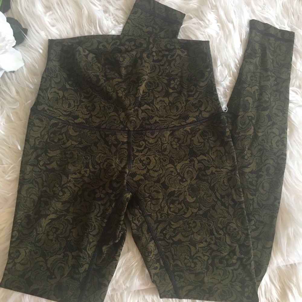 ❌SOLD❌RARE Like New Lululemon pencil lace - Picture 2 of 8
